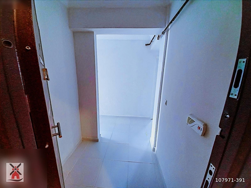 Satilik 7 yaşin'da 3+1 arakat dai̇re 135 m2 si̇te i̇çi̇nde