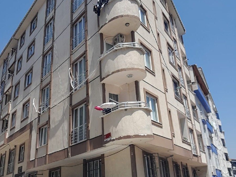 Sahi̇bi̇nden aci̇l satilik 2+1bahçekati̇ i̇skanli alti si̇gi̇nakli̇