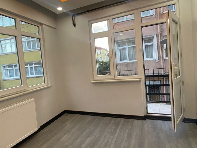 Emlak center,dan fatih şehereminide satılık 2+1 salon kombili fuull bakımlı daire