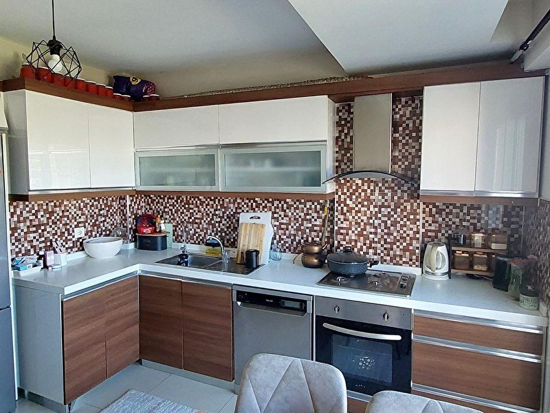 Süper lüks 3+1 i̇ki̇ banyo ara kat havuzlu dai̇re