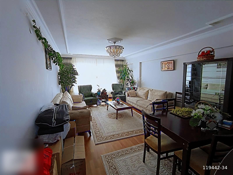 Bahçelerüstü'nde caddeye yakın merkezde yapılı 3+1 realty gate