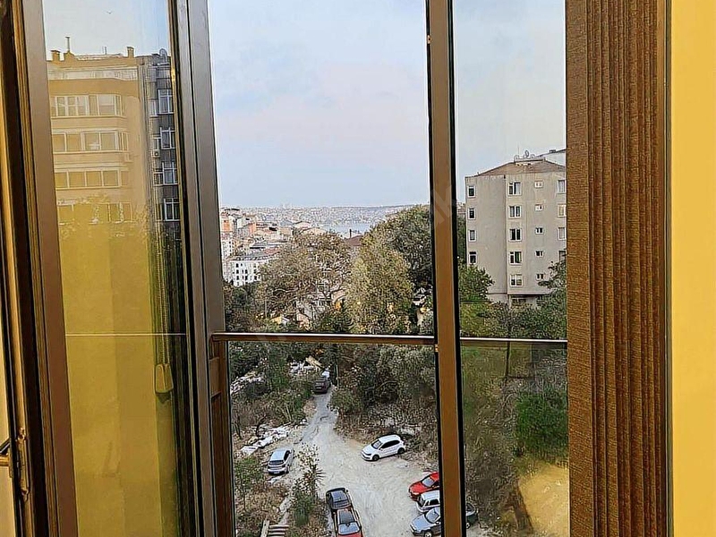 Nişantaşı Koru Boğaz Manzaralı Lüks Mobilyalı 2+1 Satılık