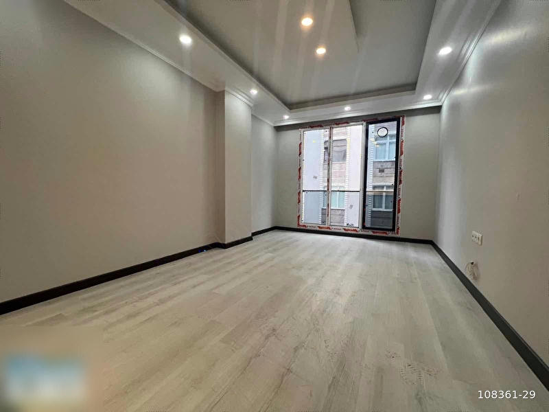 Yeşi̇lova mah.2+1 75m2 reyhan caddesi̇ne yakin kültürmerkezi̇ yakin