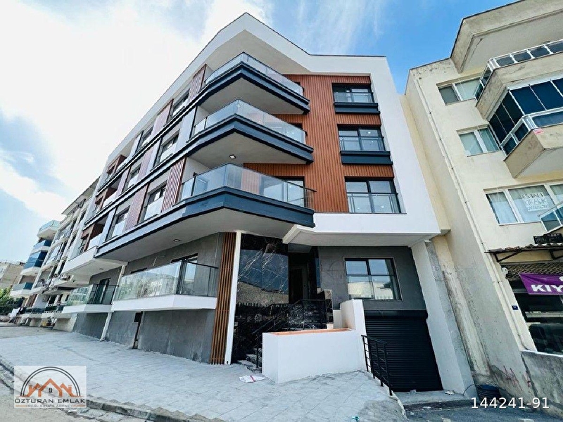 Davutlar'da merkezi̇ konumda sifir şik ve lüx 2+1 dai̇re