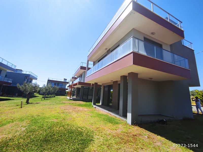 1 300 000 tl geyikli de deniz ve bozcaada manzarali esyali satilik lux villa