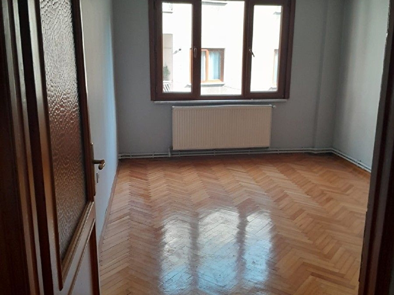 Ortabayi̇r atalar caddesi̇nde ki̇rali̇k 3+1 130m2 muhteşem dai̇re