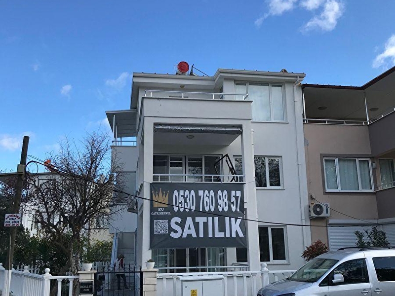 Altinoluk yağcilarda tri̇pleks satilik vi̇lla