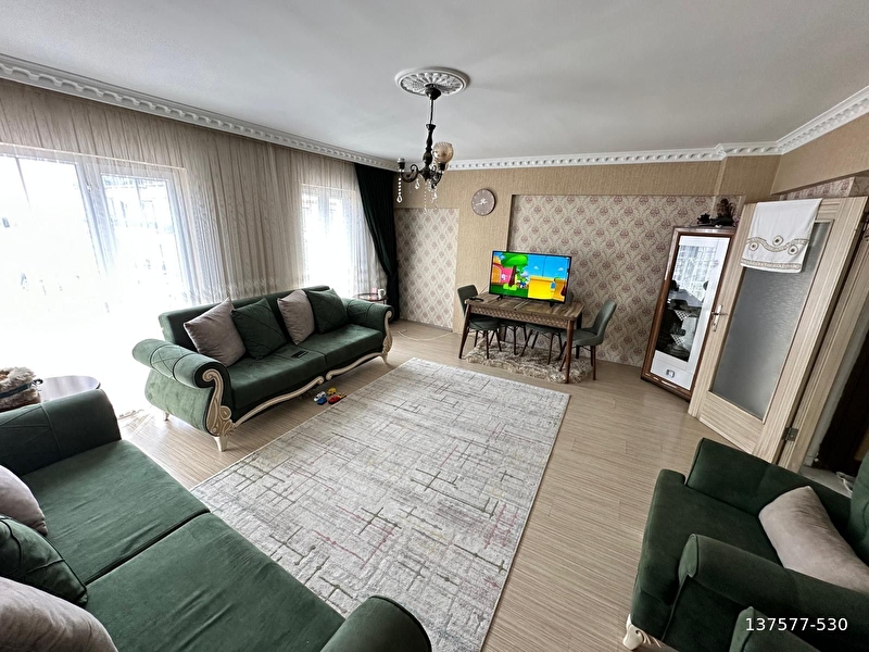 Gevaş cad. gazi̇ göbeğe yürüme mesafesi̇nde ara katta asansörlü 3+1 dai̇re!!