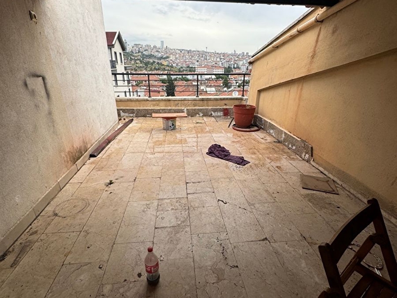 Ana cadde di̇bi̇nde manzarali ki̇ralik