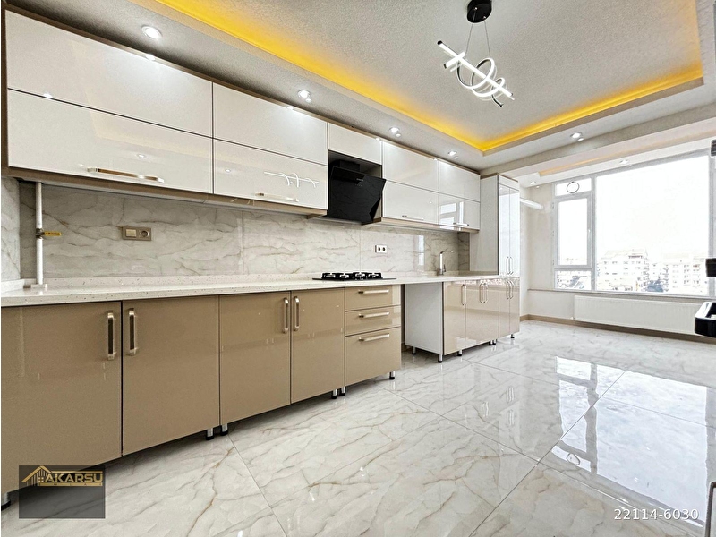 Akarsu emlak'tan kabi̇l cad. paraleli̇ çi̇ft asansörlü geni̇ş 3+1 şehi̇r manzarali süper lüks dai̇re