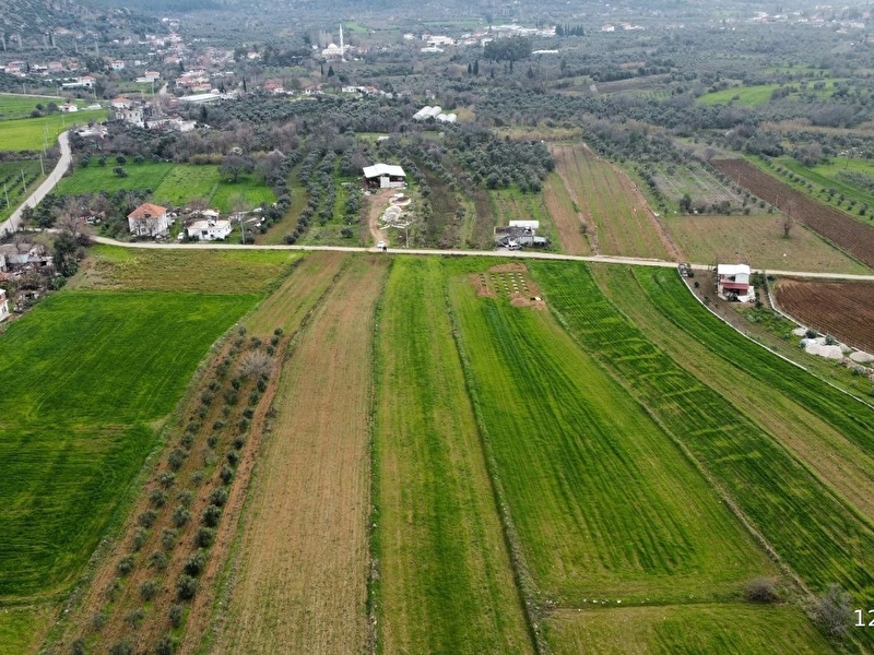 Antalya döşemealti karaveli̇lerde 4900 mt satilik tarla