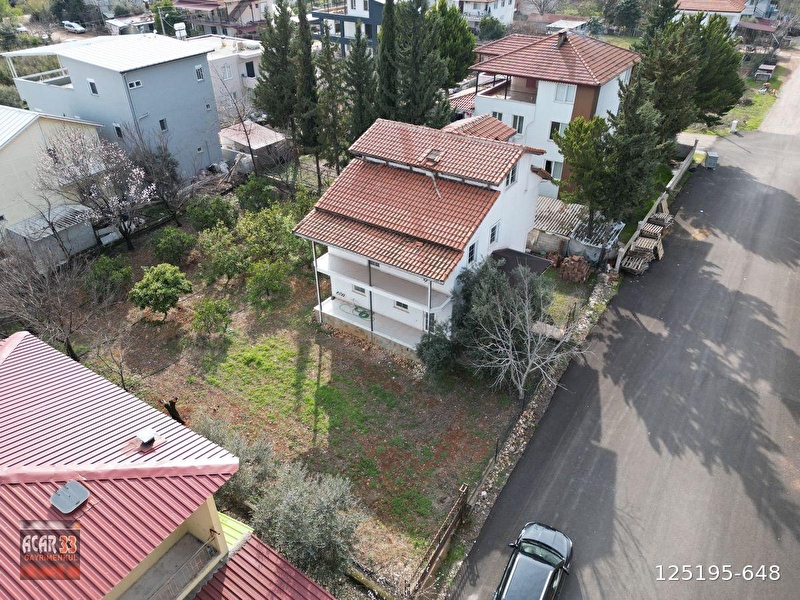 Döşemealti hipodrom ve cezaevi̇ne yakin 722 m2 arsanin i̇çi̇nde 3 katli müstaki̇l ev