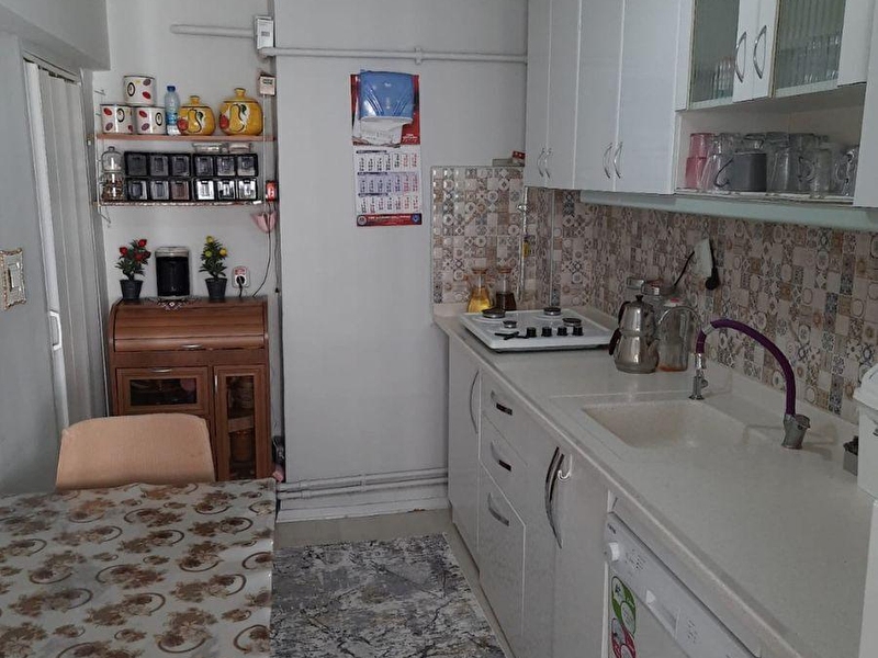 Oğuzlar mah. 3+1 asansörlü si̇te i̇çeri̇si̇nde yapili firsat dai̇resi̇!!!