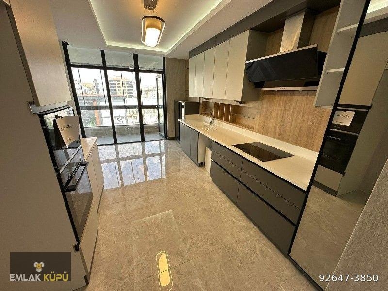 Emlak küpü* eti̇mesgut bağlica da full yapili merkezi̇ konumda satilik 4+1 dai̇re
