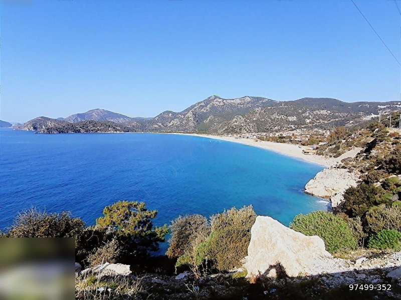 Limopol den deniz manzarali 4+1 mustakil villa