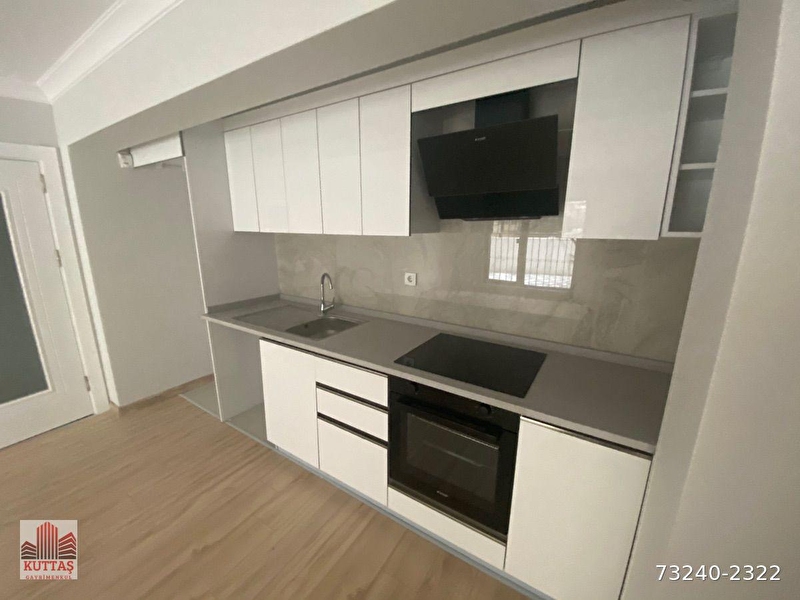 Ayrancida 0 bi̇nada gi̇ri̇ş katta çi̇ft asansörlü terasli 70 m2 arka 2+1 ameri̇kan mutfakli  otoparkli