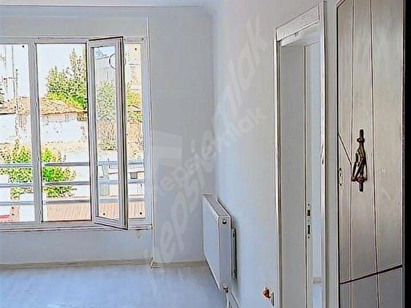 Dönüşüm Emlak'tan Çarşı Merkezde Satılık 1+1 Daire Fırsatı 