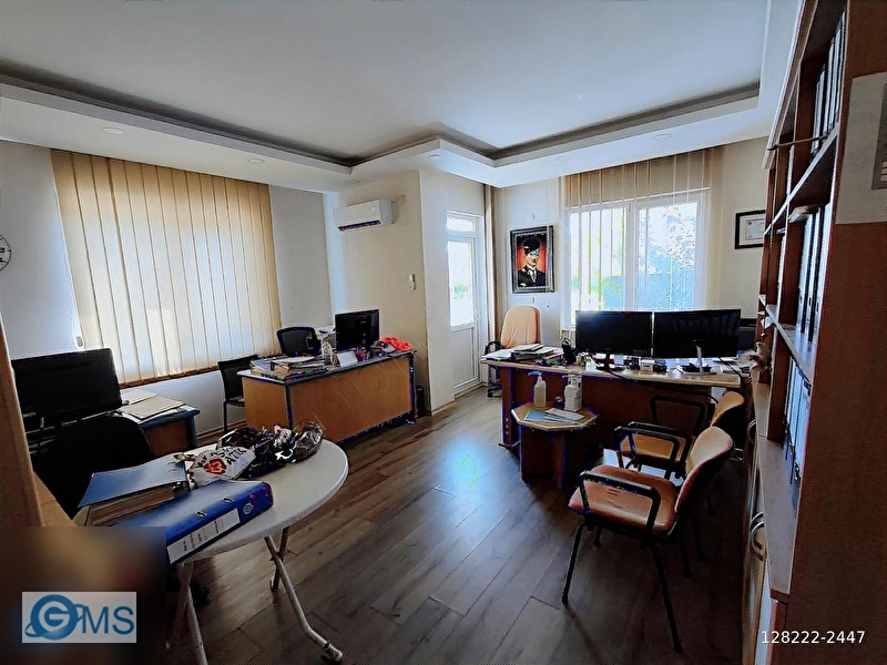 Güvenli̇k mah.de 3+1 arakat i̇çi̇full yapili cadde üstünde ön cephe