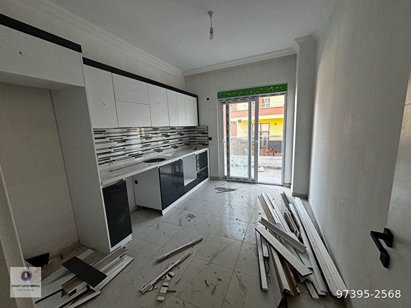 Avsallarda satilik dai̇re 1.kat 2+1 90m2 ayri mutfakli geni̇ş balkonlu