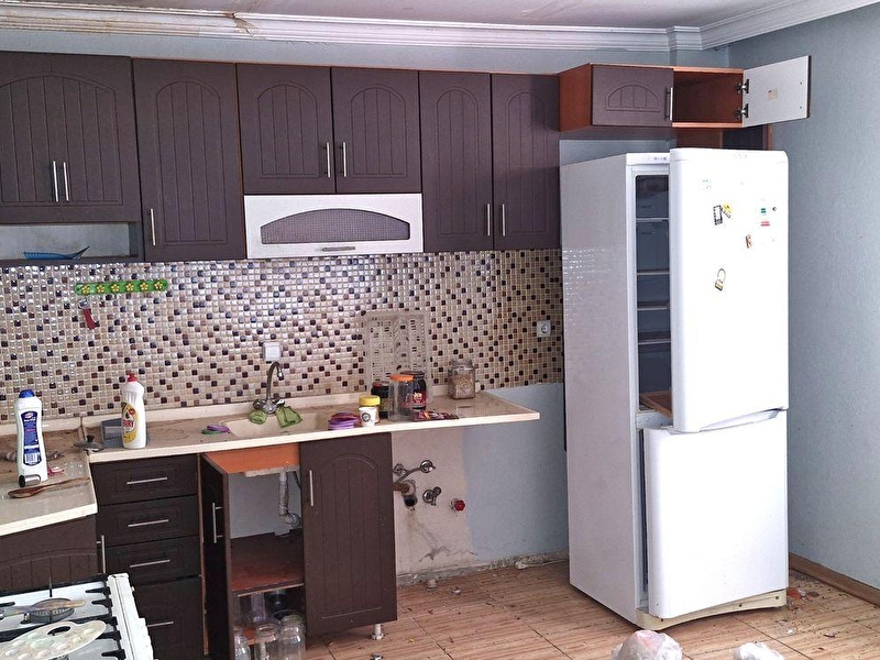 6 dai̇reli̇k arsa üzeri̇nde betonarme müstaki̇l bahçeli̇ dai̇re