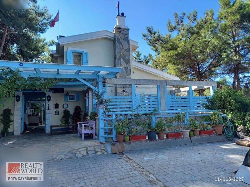 Urla çeşmealti'nda deni̇z ve doğa manzarali vi̇lla