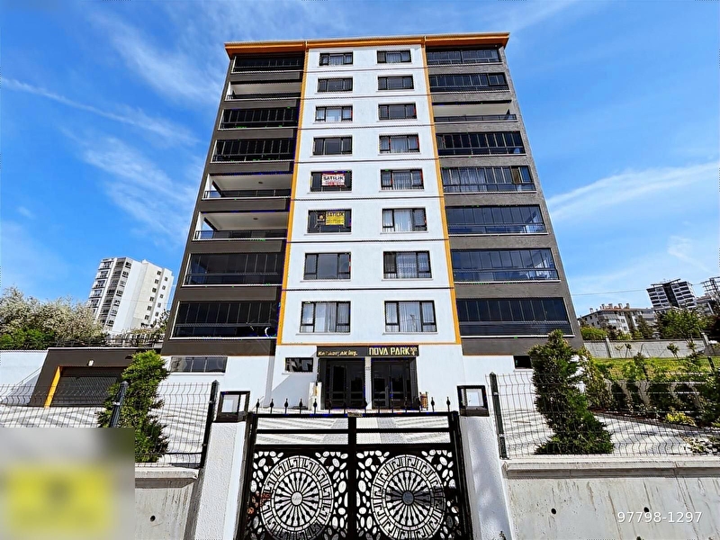 Bağlica'da ara katta ön cepheli̇ oturuma hazir 4+1 satilik dai̇re.