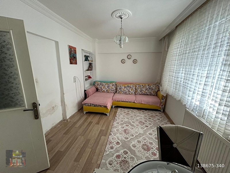 Kalaba mahallesi̇ sanatoryum caddesi̇ne 4 bi̇na bahçe kati 2+1 satilik dai̇re