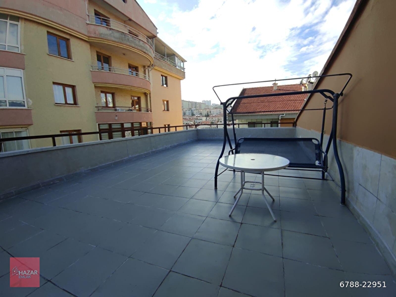Hazar emlak'tan kabi̇l caddesi̇ne 2.bi̇na yapili açik terasli 5+1+2 banyo 2 wc 2 mutfak açik terasli.