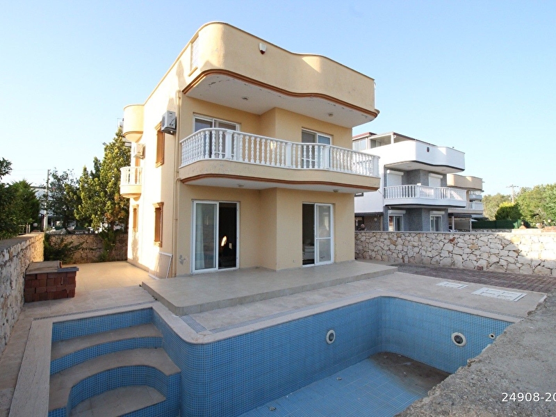 Didimde satılık denize yakın 3+1 havuzlu-eşyalı villa