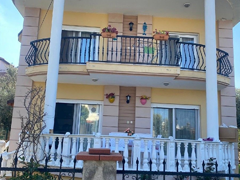 Urla güvendik'de mavi plaj bölgesinde 4+1 kiralık villa