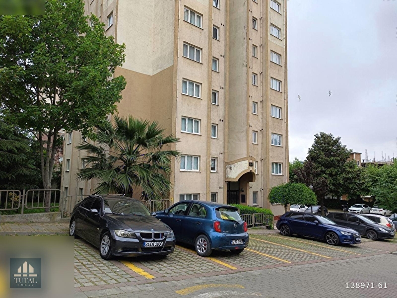 Tuzla ki̇ptaş 2 güvenlikli site satilik 2+1 açık mutfak 75m2