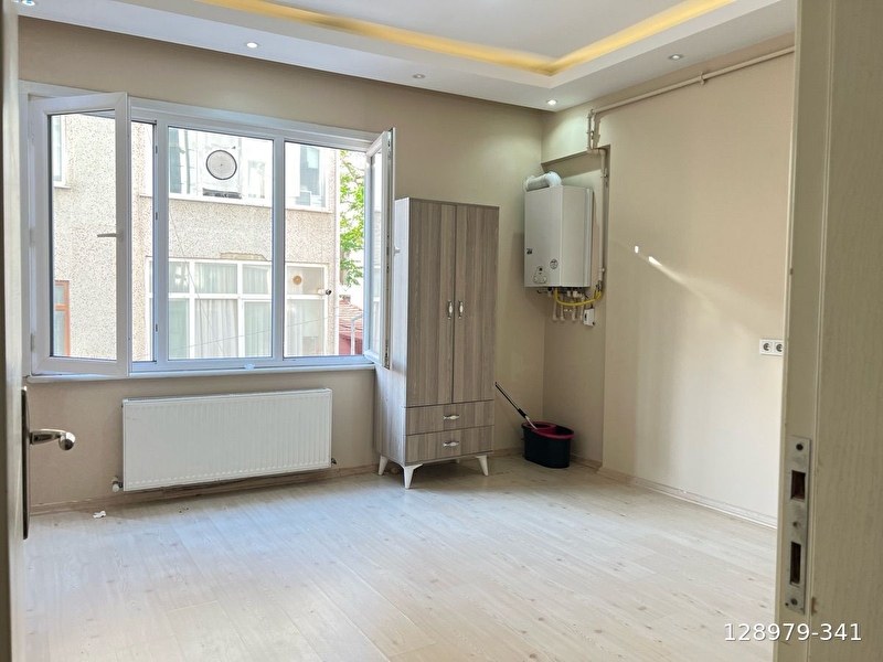 Zorlu holdi̇ng arkasi ki̇ralik 2+1 dai̇re (ana cadde üzeri̇)
