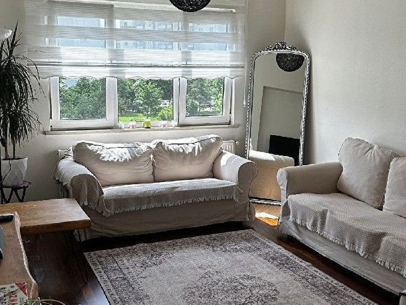 Atakent orki̇de-2 si̇tesi̇nde merkezi̇ lokasyonda satilik 2+1 dai̇re.bakimli ve güney cepheli̇.merkezde