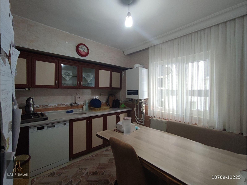 Nasi̇p emlak'tan satilik 2+1 yunus emre mah. kombi̇li̇ dai̇re