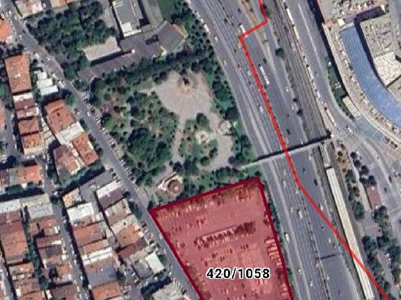 Topçular'da yola 165m2. cephesi mevcut muhteşem konumda 14263m2. arsa