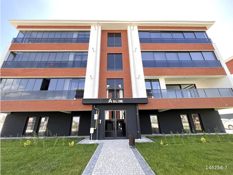 Remax mod aşağisöğütönü kullanişli gi̇yi̇nme odali lüks 3+1 dai̇re