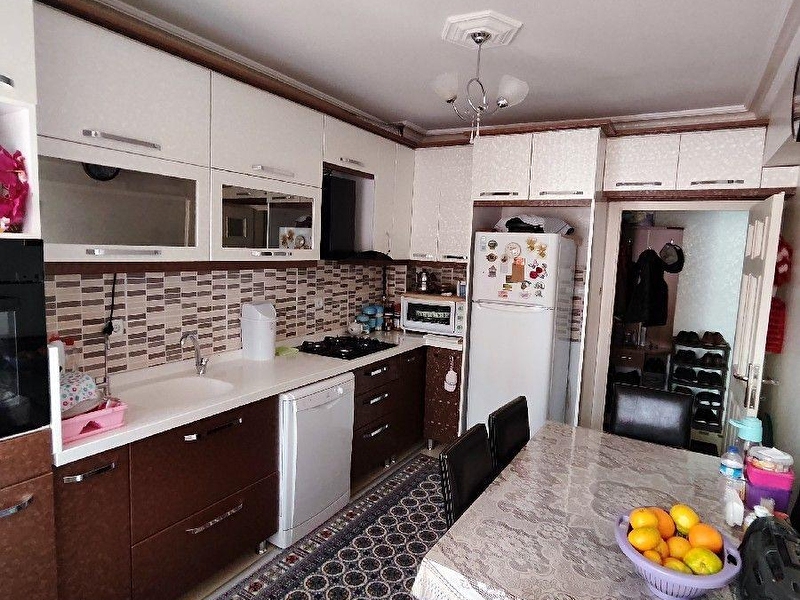 Polatli şehi̇tli̇kte yeni̇ di̇ş hastanesi̇ yaninda 2+1/100mk. masrafsiz, eşyasiyla bi̇rli̇kte satilik dai̇re