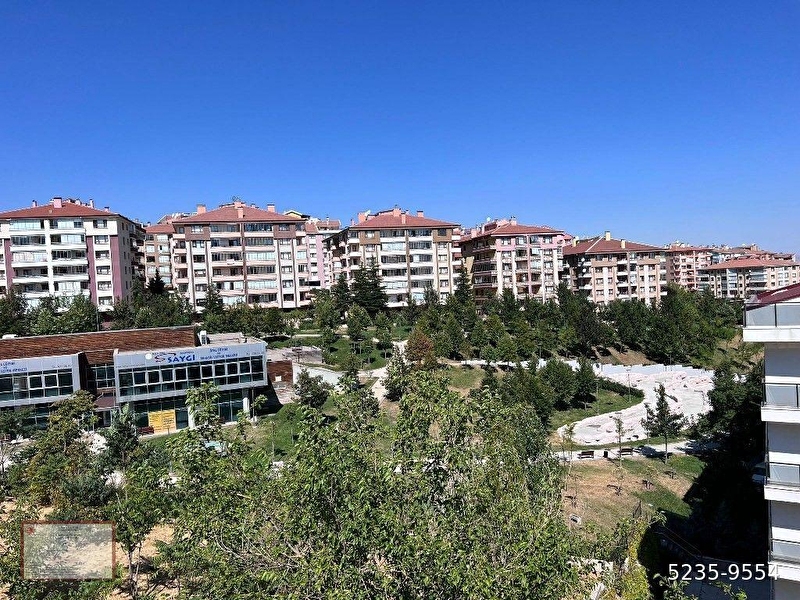 Di̇kmen sokulluda vadi̇ manzarali 3+1 kombi̇li̇  2.katta üç cepheli̇ bağimsiz dai̇re