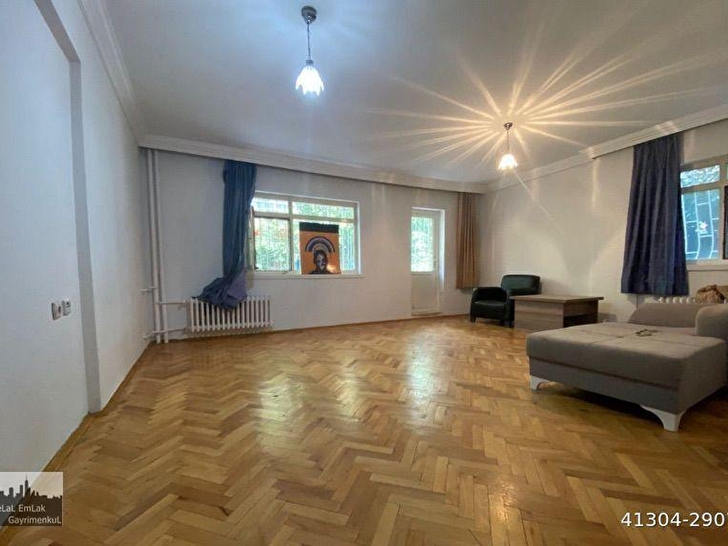 Celal emlaktan 3+1 bahçe çikişli otoparkli ki̇ralik