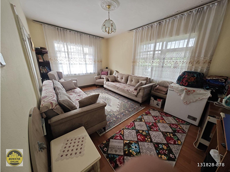 Demi̇rli̇bahçe mahallesi̇nde 2+1 satilik dai̇re
