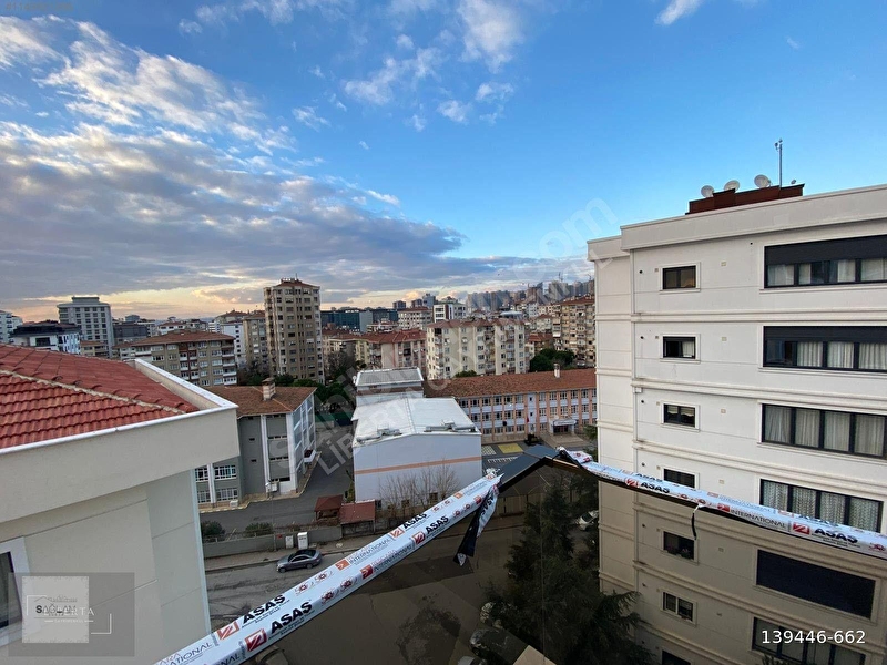 Göztepe'de parka ve marmaraya yakin balkonlu geni̇ş 2+1