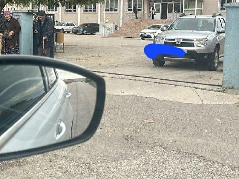 Deni̇zli̇ çi̇vri̇l merkez kizilcasöğüt mah yeni̇ adli̇ye karşisi i̇ki̇ parsel ayri ayri da sati̇lir 1214m2