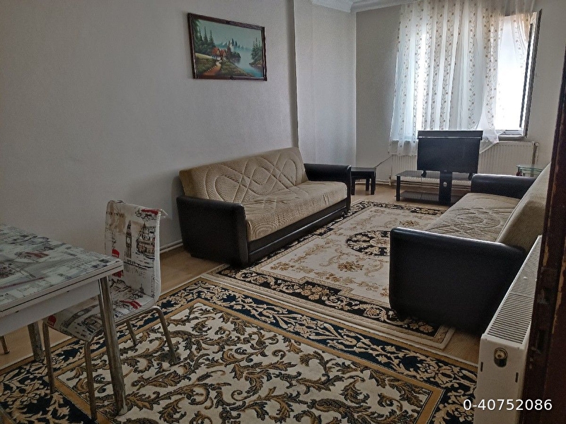 Eşyalı daire 1. kat. yabancıya ve öğrenciye uygundur. ulaşım kolayligi
