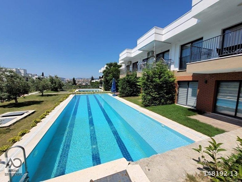 Kuşadası soğucak'ta site i̇çerisinde satılık 2+1 daire