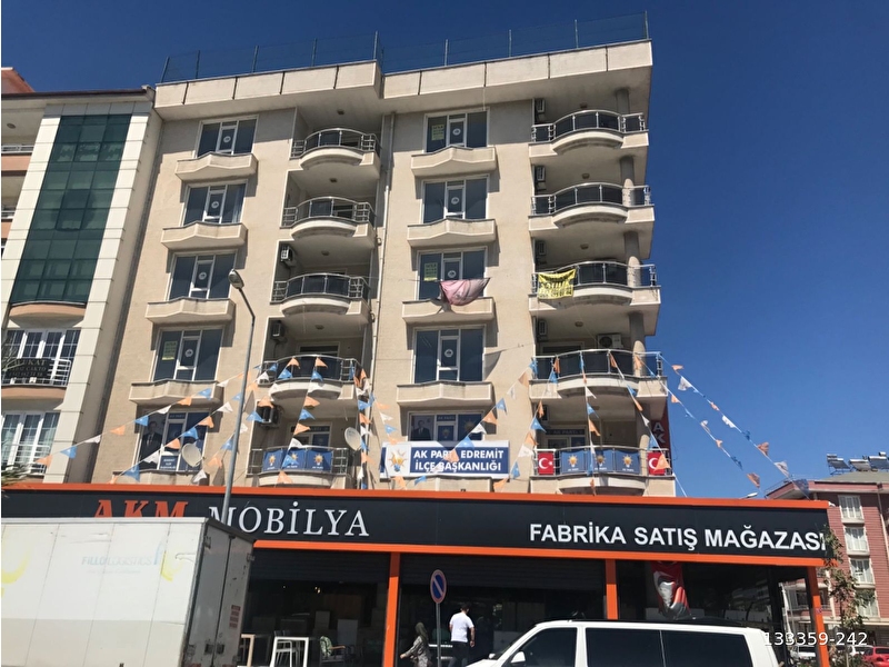 Çeti̇ntaş i̇nşaat gayri̇menkul edremi̇t gazi̇celal mah. ana yolda 3+1 8 dai̇re satilik tek fi̇yata