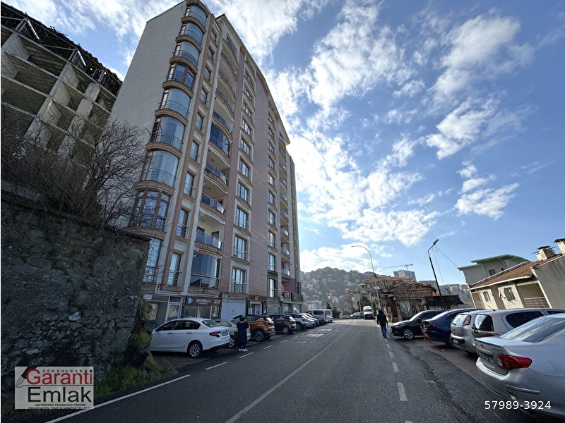 Zonguldak garanti̇ emlak'tan ana cadde üzeri̇nde, full deni̇z manzarali, masrafsiz 3+1 satilik dai̇re