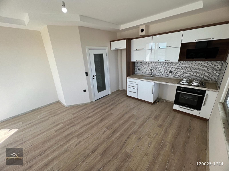 Kent'ten satilik akçay da ön cephe geni̇ş balkonlu 1+1 dai̇re