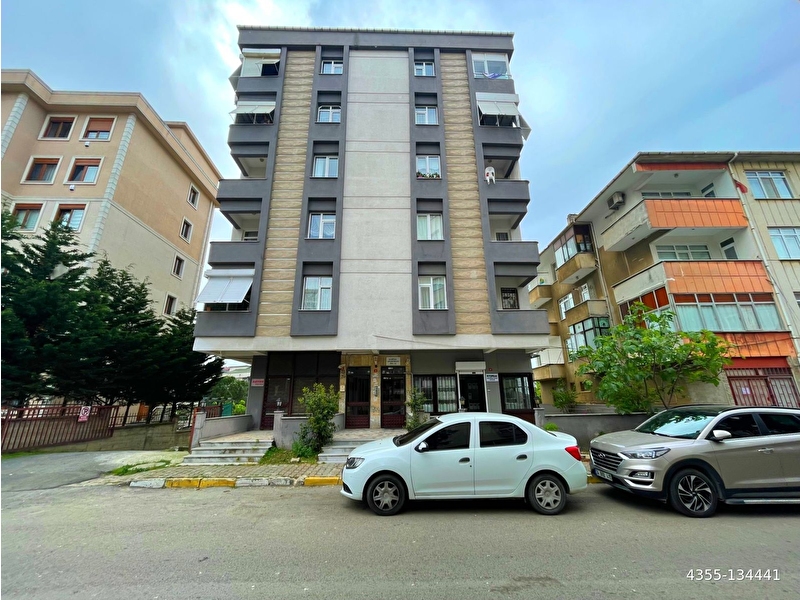Cevi̇zli̇'de 4.kat asansörlü otoparkli ki̇racisiz 130m2 satilik 3+1