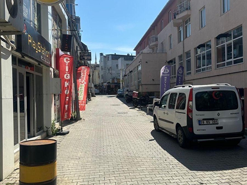 Üst kat geni̇ş 1+1 uygun fi̇yata satiliktir