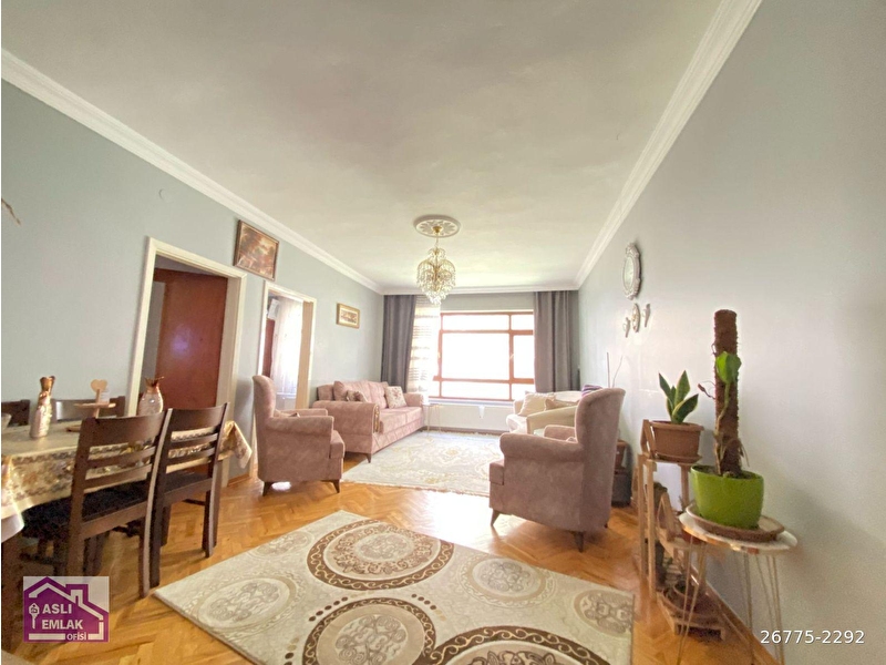 Aslidan si̇nan cadde üstü bağimli kombi̇li̇ geni̇ş 3+1